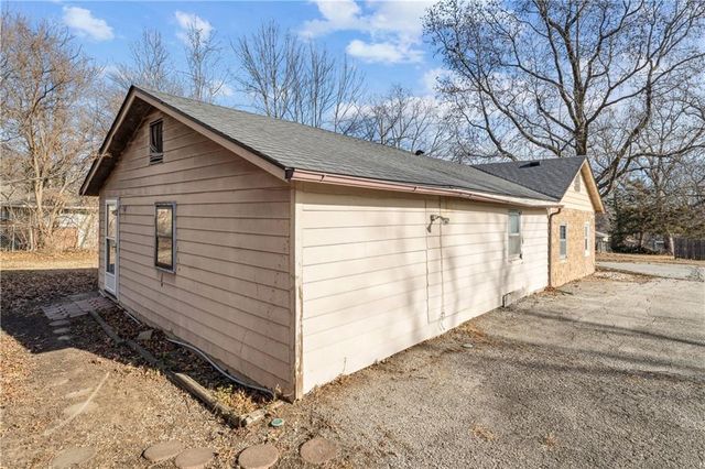 725 N Hamilton Street, Olathe, KS 66061