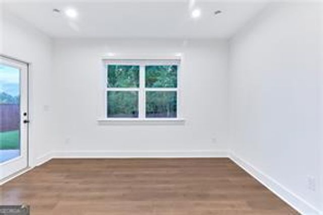 648 Avondale Park Circle, Decatur, GA 30032