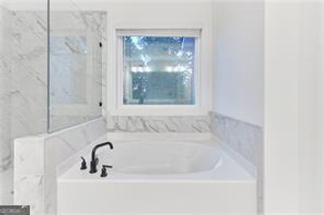 648 Avondale Park Circle, Decatur, GA 30032