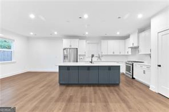 648 Avondale Park Circle, Decatur, GA 30032