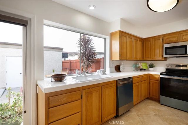 13981 Berkenham, Westminster, CA 92683