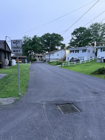 60 Wakefield Ave Webster Lake, Webster, MA 01570