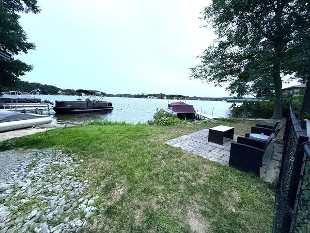 60 Wakefield Ave Webster Lake, Webster, MA 01570