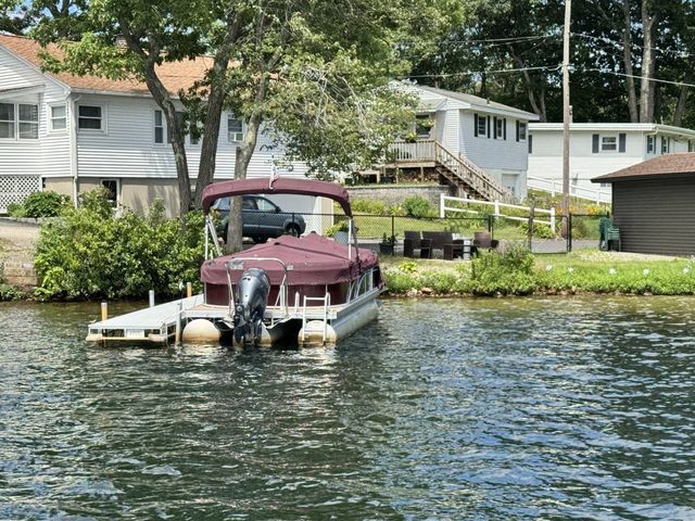 60 Wakefield Ave Webster Lake, Webster, MA 01570