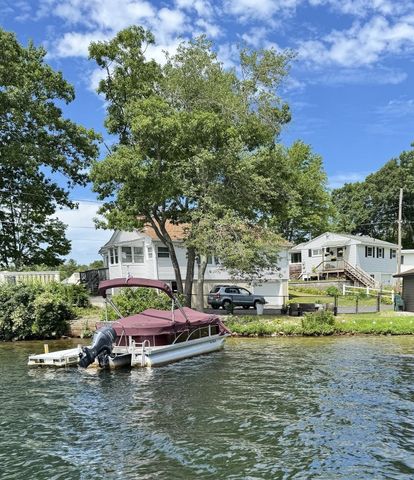 60 Wakefield Ave Webster Lake, Webster, MA 01570