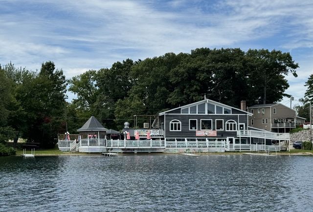 60 Wakefield Ave Webster Lake, Webster, MA 01570