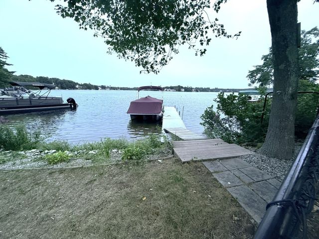 60 Wakefield Ave Webster Lake, Webster, MA 01570