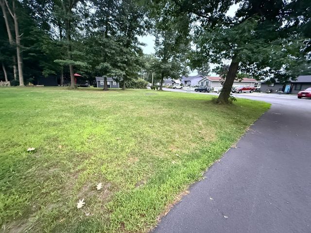 60 Wakefield Ave Webster Lake, Webster, MA 01570