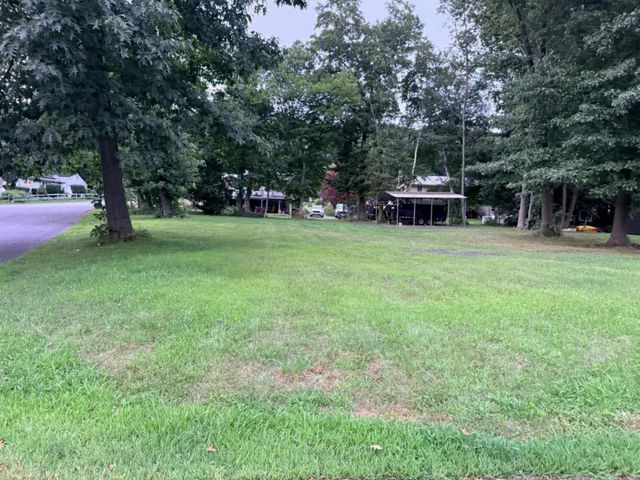 60 Wakefield Ave Webster Lake, Webster, MA 01570