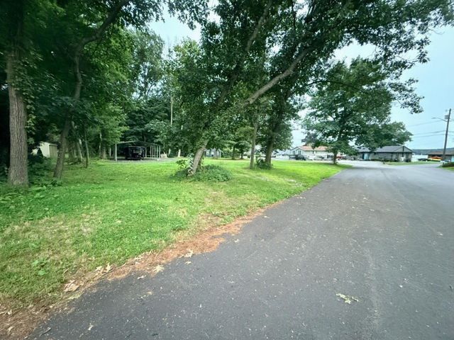 60 Wakefield Ave Webster Lake, Webster, MA 01570