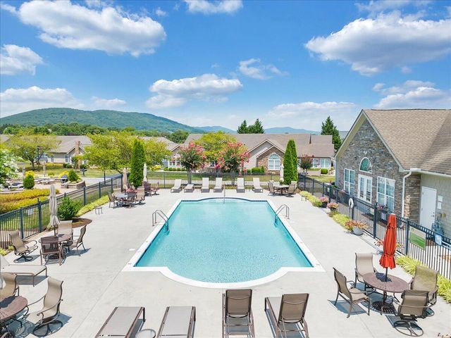 5650 Orchard Villas CIR, Roanoke, VA 24019