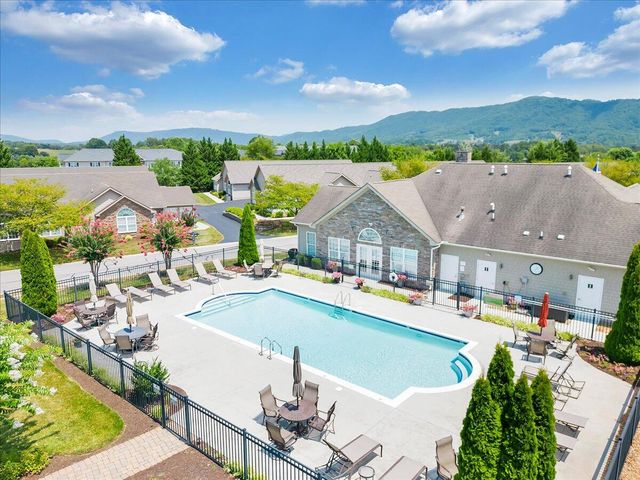 5650 Orchard Villas CIR, Roanoke, VA 24019