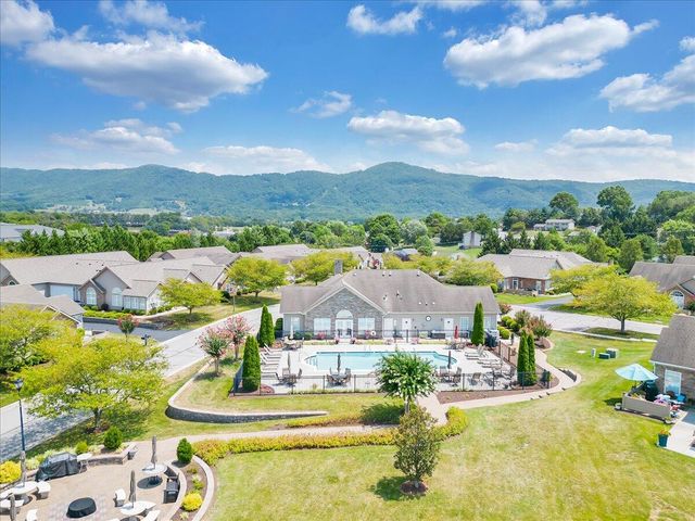 5650 Orchard Villas CIR, Roanoke, VA 24019