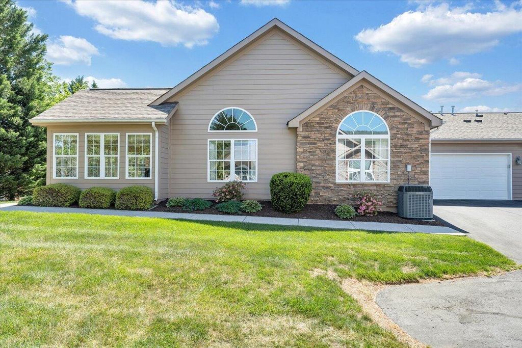 5650 Orchard Villas CIR, Roanoke, VA 24019