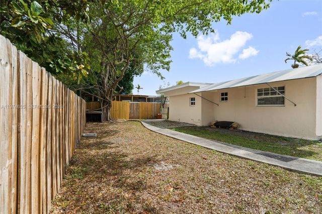 1381 W 63rd St, Hialeah, FL 33012