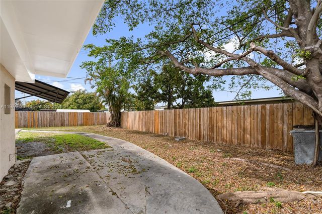 1381 W 63rd St, Hialeah, FL 33012