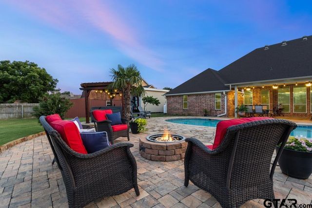 16050 Stonebriar Ct, Lindale, TX 75771