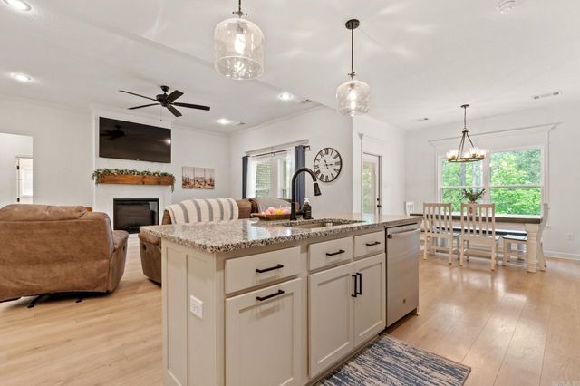 18508 Parkway Pines Drive, Bauxite, AR 72011