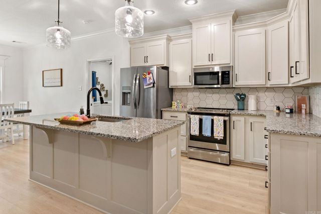 18508 Parkway Pines Drive, Bauxite, AR 72011