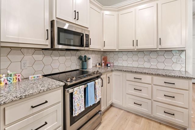 18508 Parkway Pines Drive, Bauxite, AR 72011