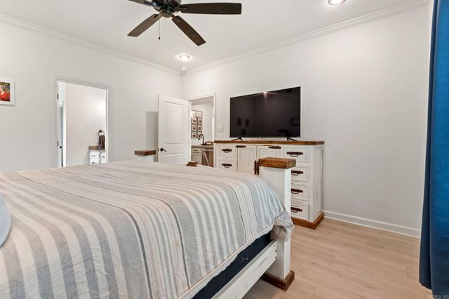 18508 Parkway Pines Drive, Bauxite, AR 72011