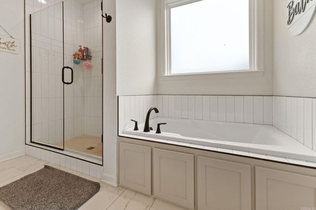 18508 Parkway Pines Drive, Bauxite, AR 72011