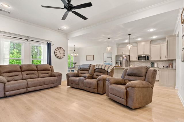 18508 Parkway Pines Drive, Bauxite, AR 72011