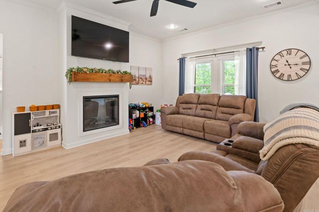 18508 Parkway Pines Drive, Bauxite, AR 72011