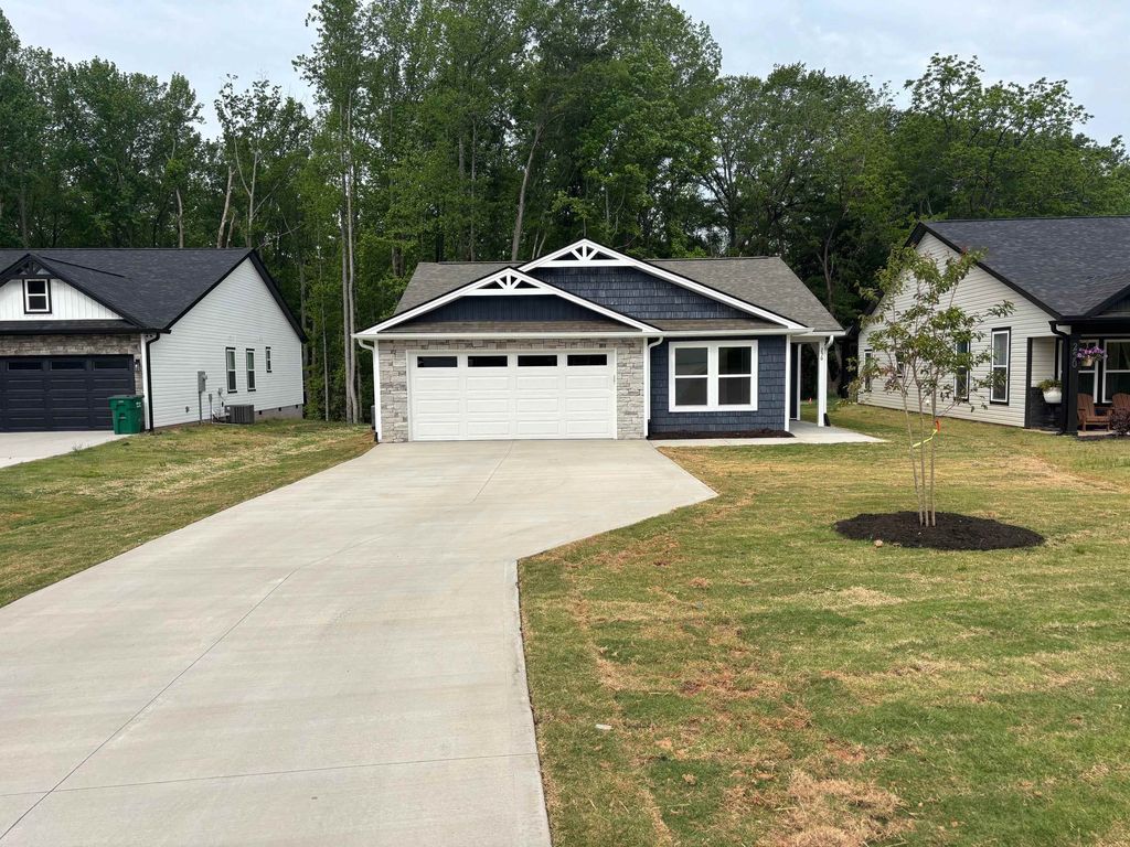 256 Lexington Street, Chesnee, SC 29323