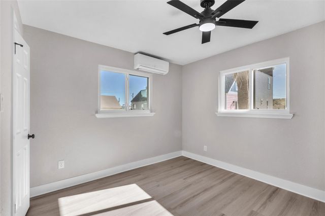 2919 Avenue K 2, Galveston, TX 77550