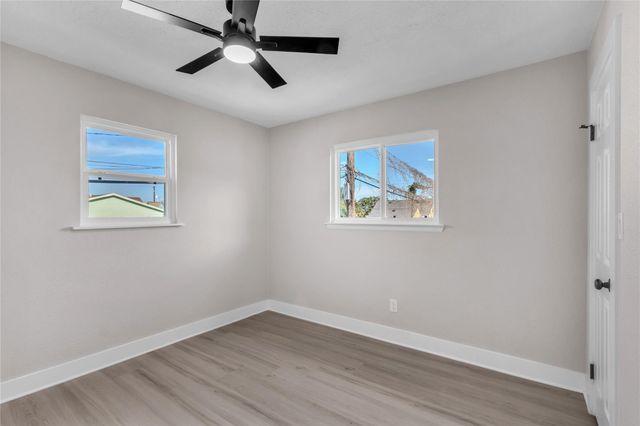 2919 Avenue K 2, Galveston, TX 77550