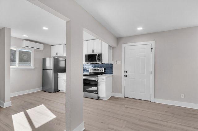 2919 Avenue K 2, Galveston, TX 77550
