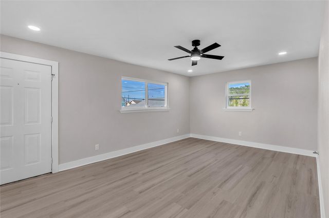 2919 Avenue K 2, Galveston, TX 77550