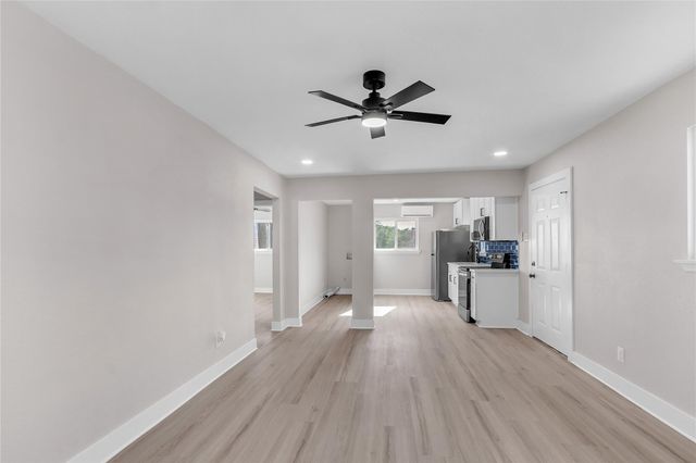 2919 Avenue K 2, Galveston, TX 77550