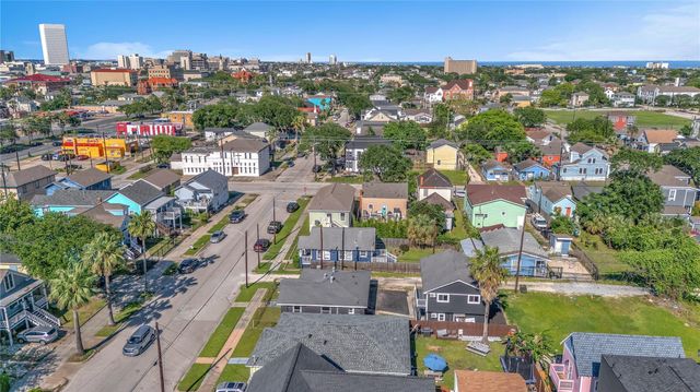2919 Avenue K 2, Galveston, TX 77550