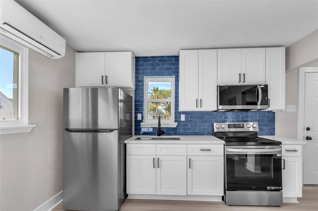 2919 Avenue K 2, Galveston, TX 77550