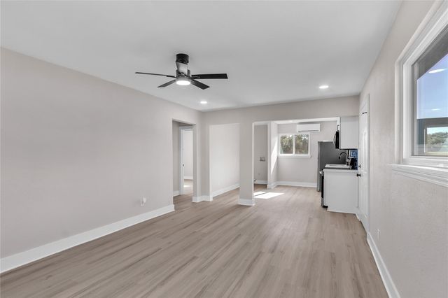 2919 Avenue K 2, Galveston, TX 77550