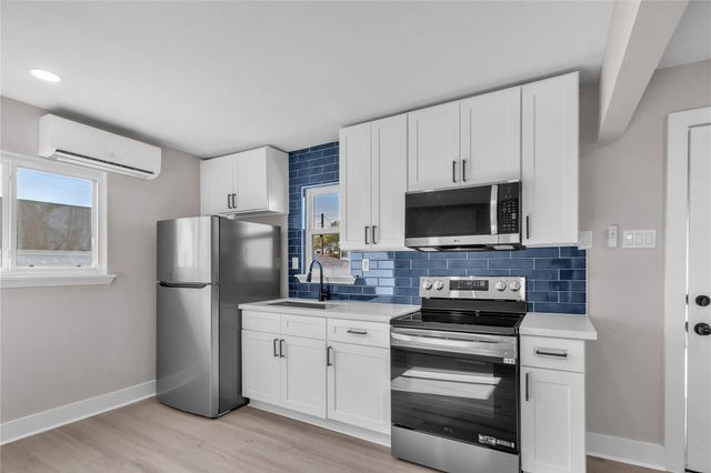 2919 Avenue K 2, Galveston, TX 77550