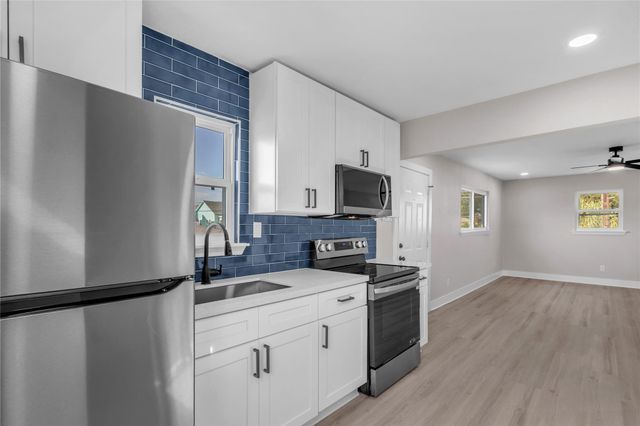 2919 Avenue K 2, Galveston, TX 77550
