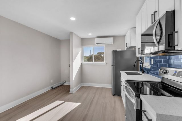 2919 Avenue K 2, Galveston, TX 77550