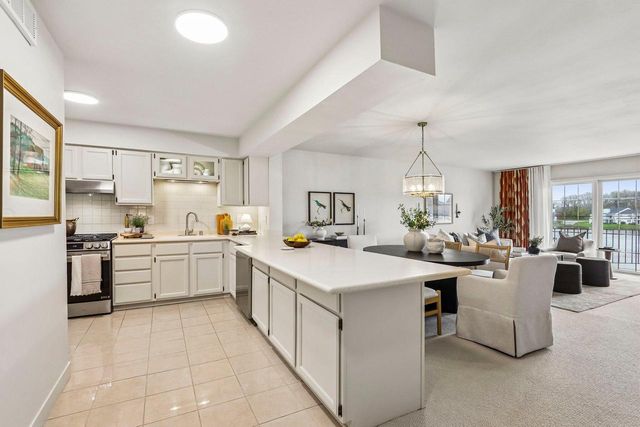 7760 Tuckaway Shores DRIVE, Franklin, WI 53132