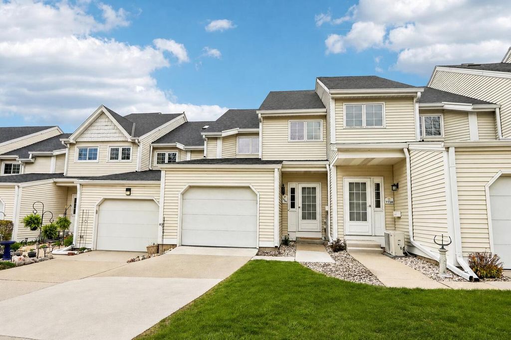 7760 Tuckaway Shores DRIVE, Franklin, WI 53132