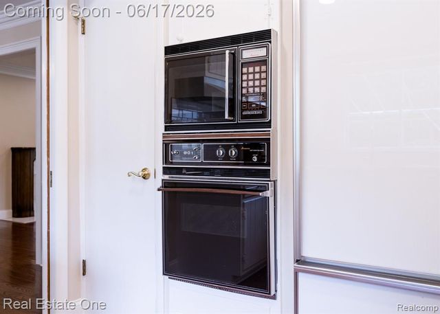 1632 Spotswood Drive, Bloomfield Hills, MI 48302