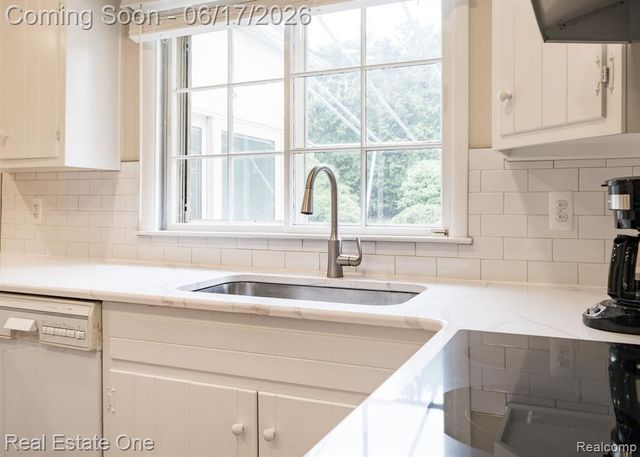 1632 Spotswood Drive, Bloomfield Hills, MI 48302