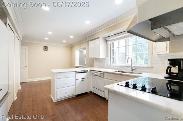 1632 Spotswood Drive, Bloomfield Hills, MI 48302