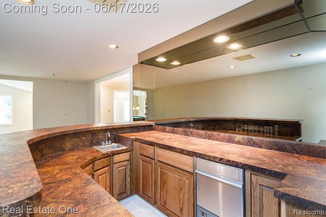 1632 Spotswood Drive, Bloomfield Hills, MI 48302