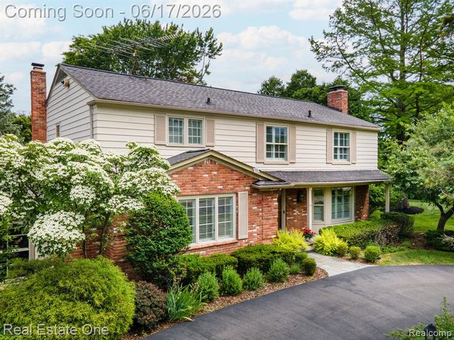 1632 Spotswood Drive, Bloomfield Hills, MI 48302