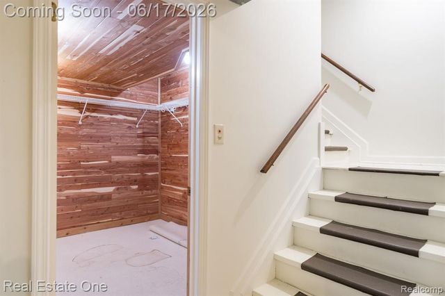1632 Spotswood Drive, Bloomfield Hills, MI 48302