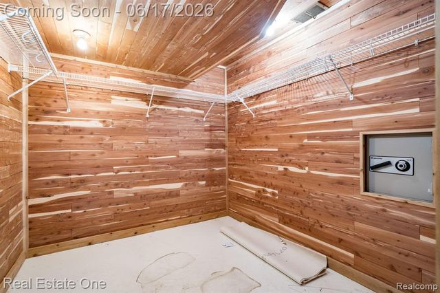 1632 Spotswood Drive, Bloomfield Hills, MI 48302