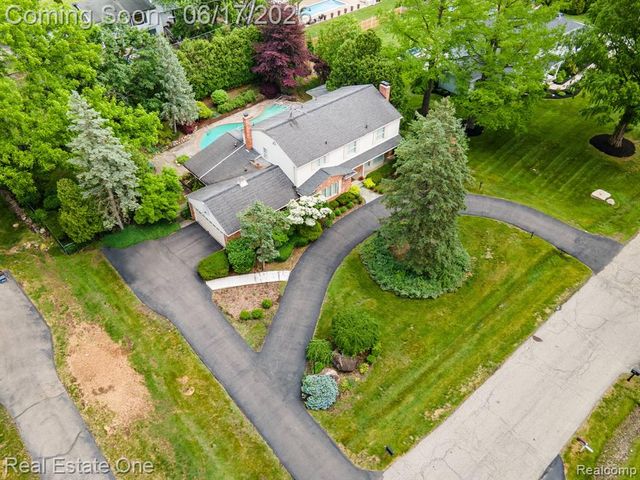 1632 Spotswood Drive, Bloomfield Hills, MI 48302